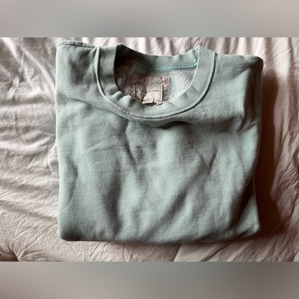 American Eagle crewneck sweatshirt